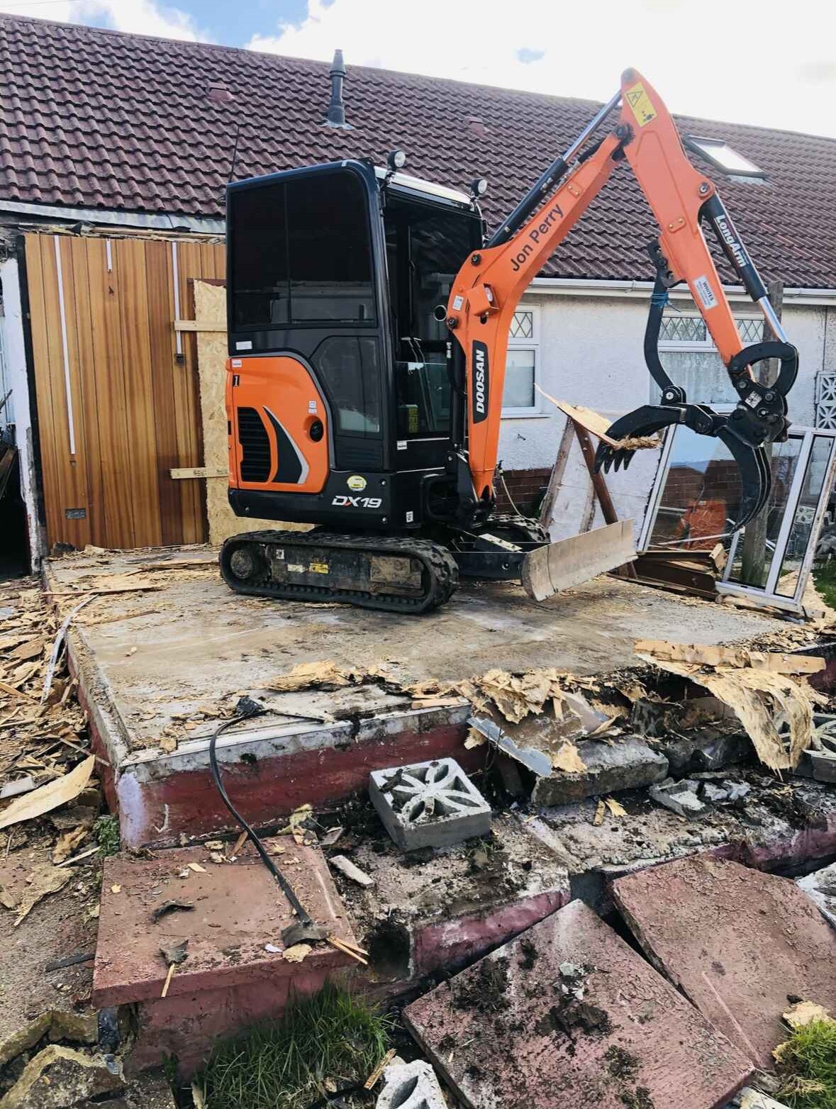 Mini Digger Experts Covering Aberdare